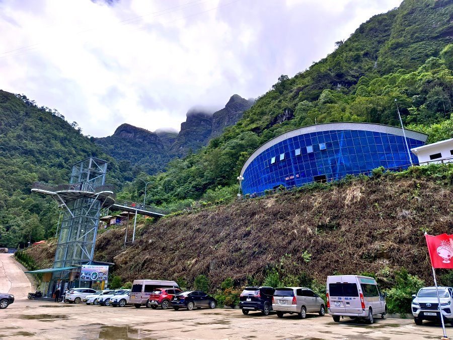 龍雲玻璃天空步道