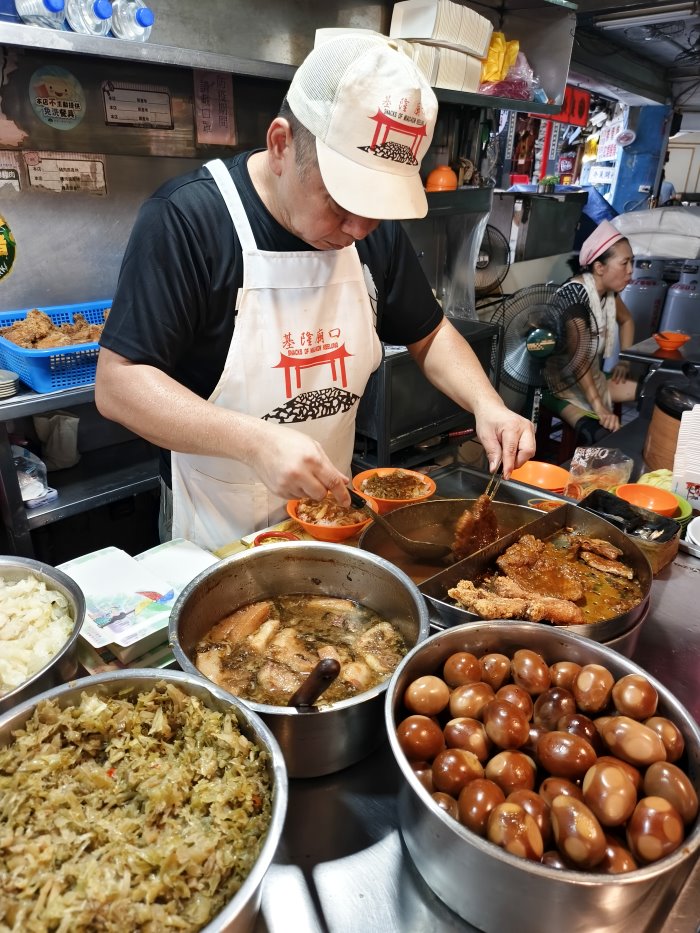 基隆廟口21號魯排骨飯